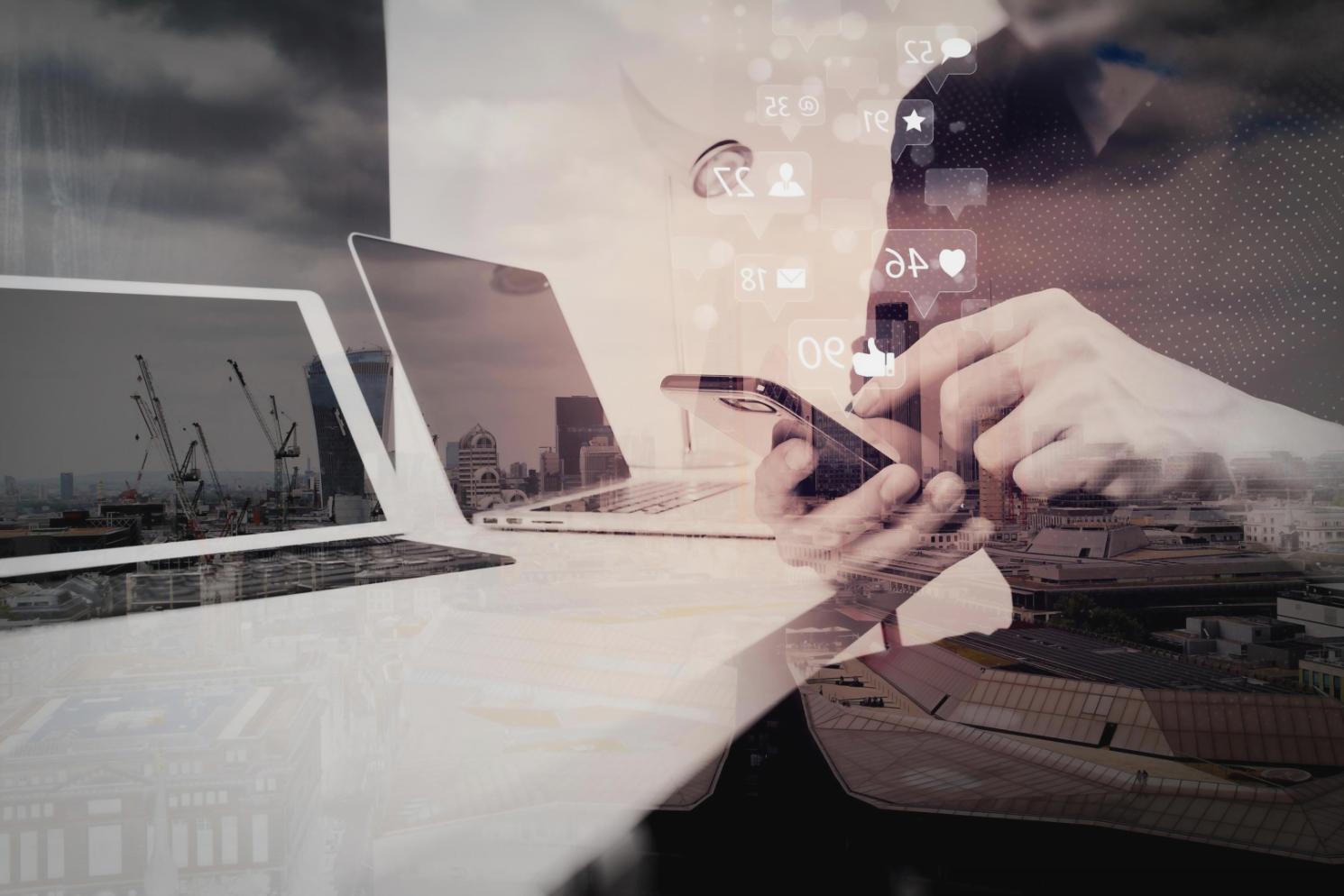 Profesional aplicando conocimientos de SEO local